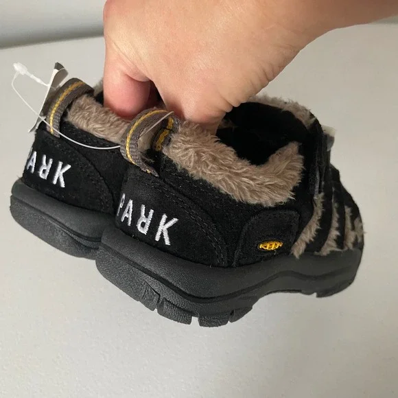 Keen Newport Fur BigFoot Gold Youth Kids Waterproof Shoes Size 11 - Picture 6 of 9